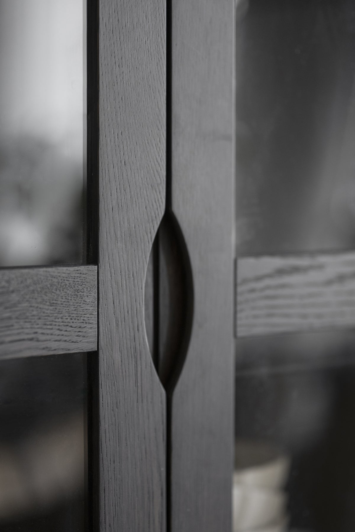 FILIPPA Glass Cabinet with Drawer – Dark Brown Oak – 5