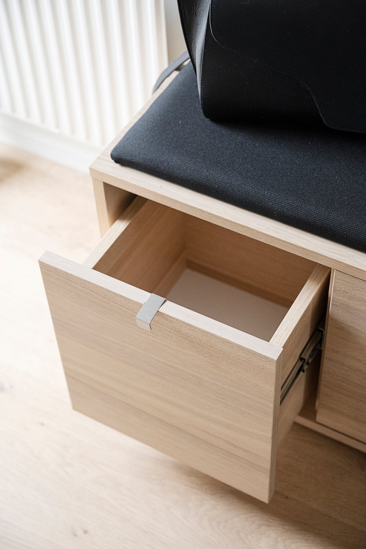 CONFETTI 3 Drawer Bench – Black stained oak / black fabric – 3