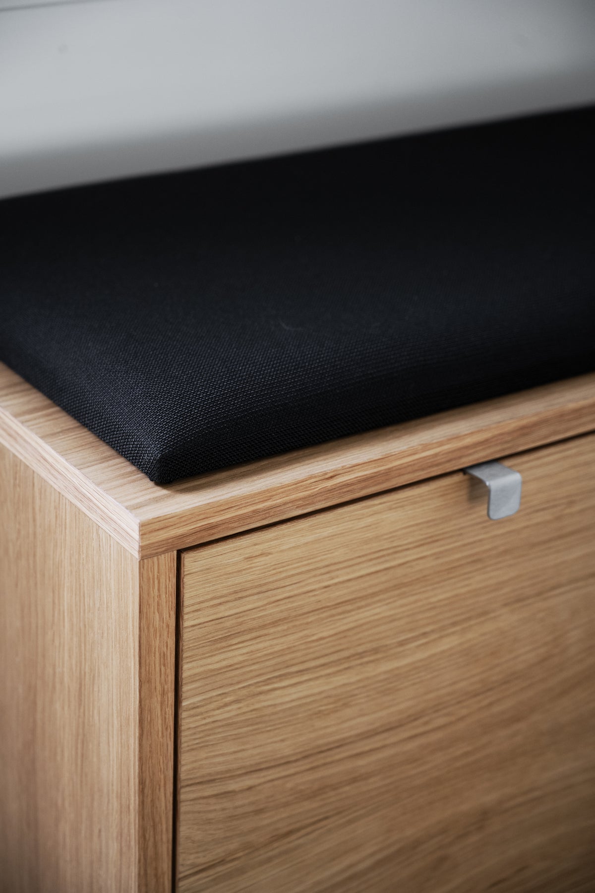 CONFETTI 2 Drawer Bench – Oiled oak / black fabric – 5