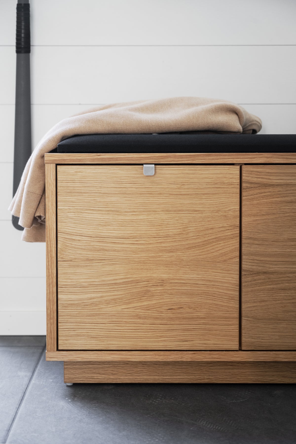 CONFETTI 2 Drawer Bench – Oiled oak / black fabric – 6
