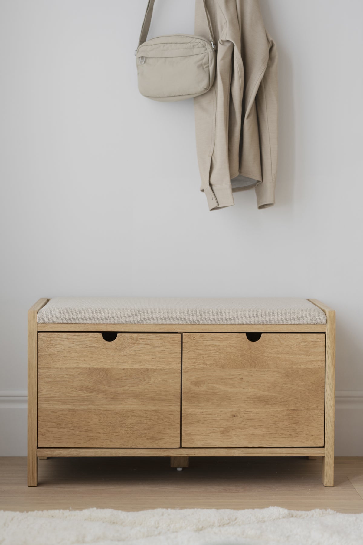 Hillmond Hallway Bench with Drawers – Oak – room setting