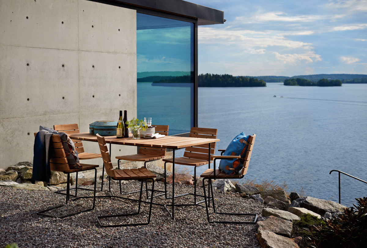 Grinda dining furniture outdoors