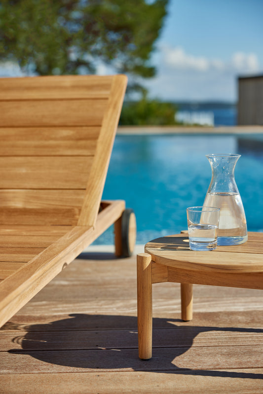Koster sun lounger and small lounge table