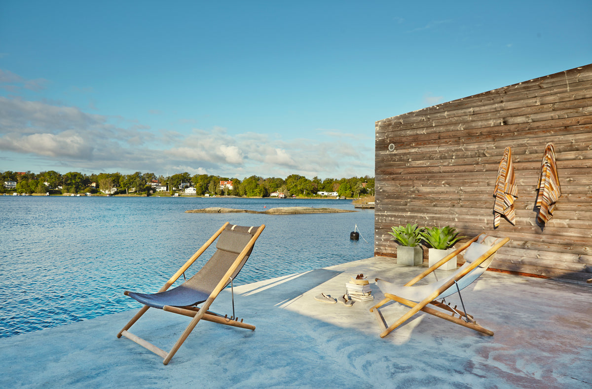 H55 lounge chairs outdoors