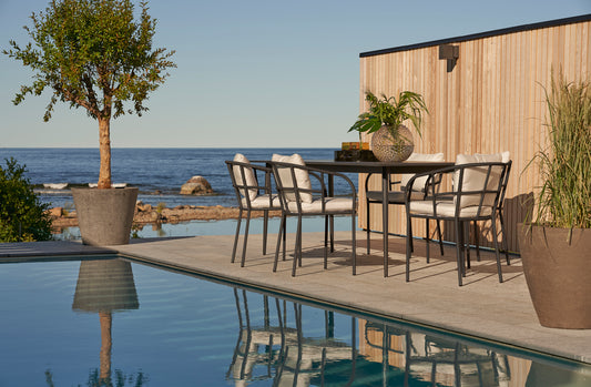 Saltö dining set outdoors
