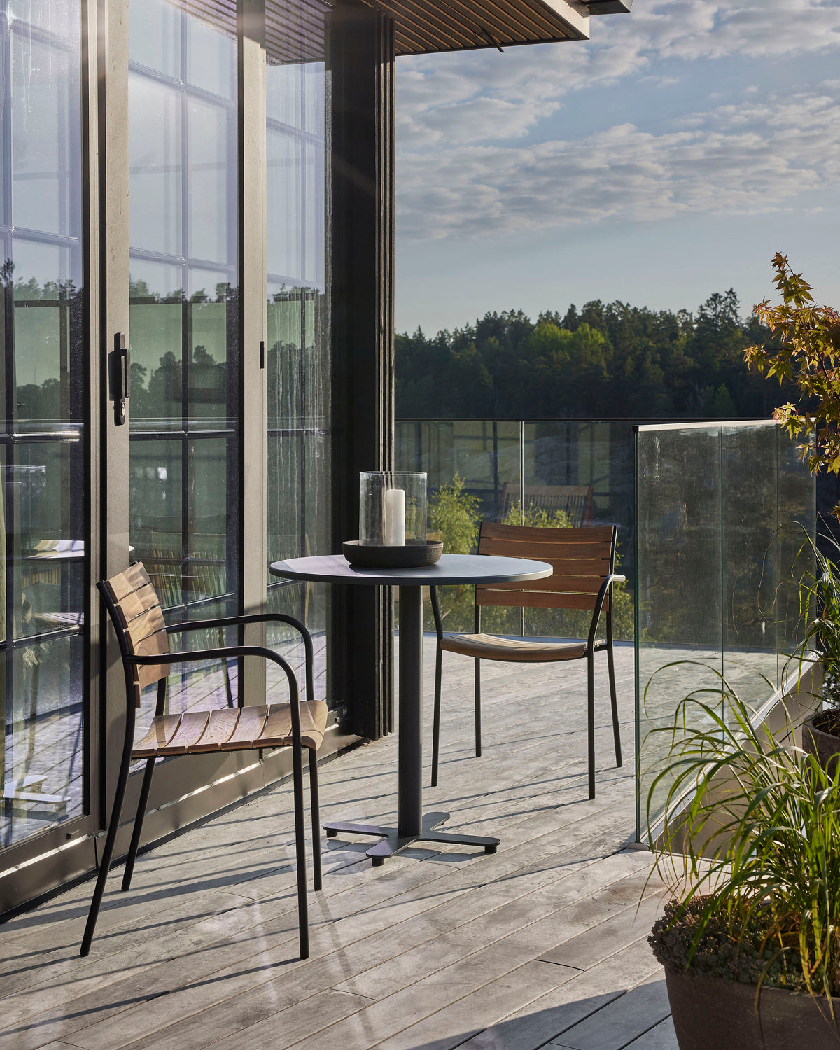 Sundal armchairs on a balcony