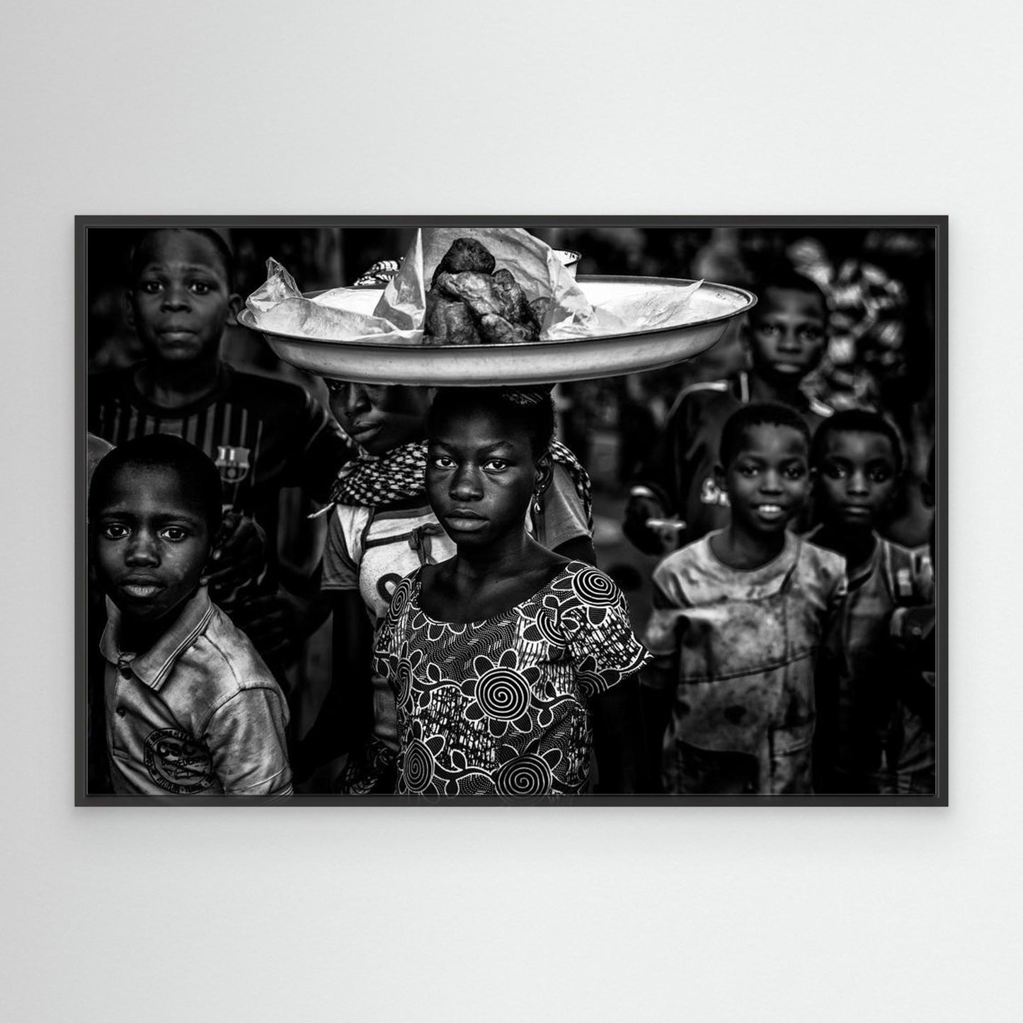Selling in a market - Benin by Joxe Inazio Kuesta Garmendia
