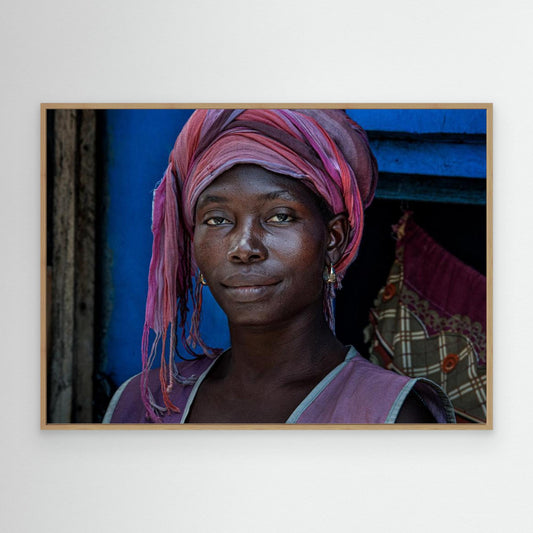 Ghananian woman in a slum by Joxe Inazio Kuesta Garmendia