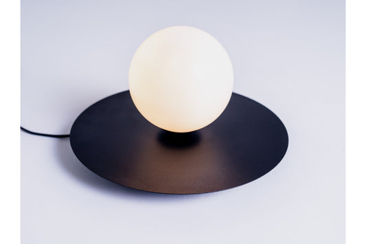 CustomForm SKIVA Ball Table Lamp