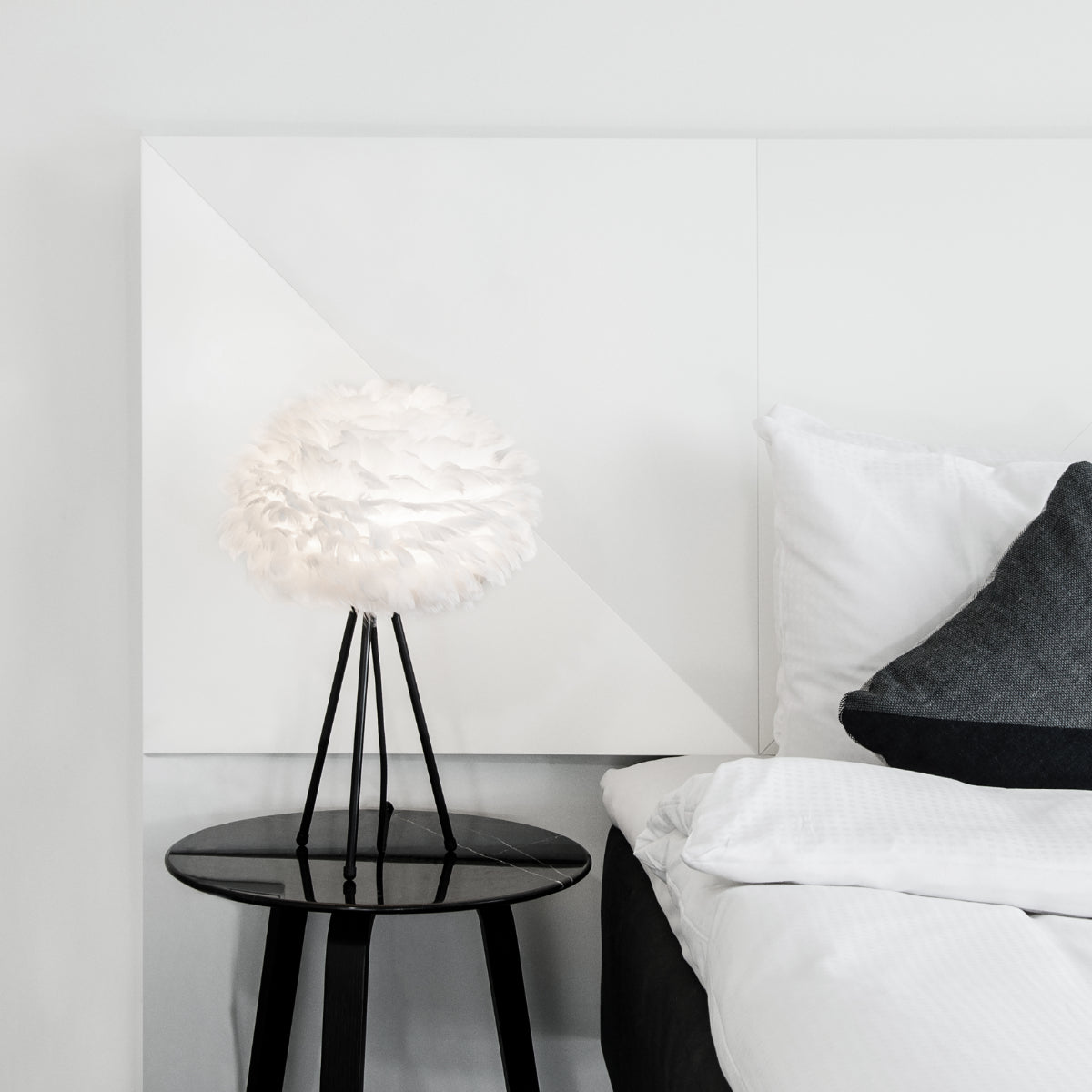 EOS weiße Tischlampe