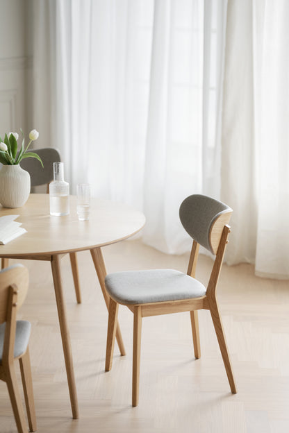KATO Set of 2 Oak Chairs – lacquered oak/light grey fabric – 2