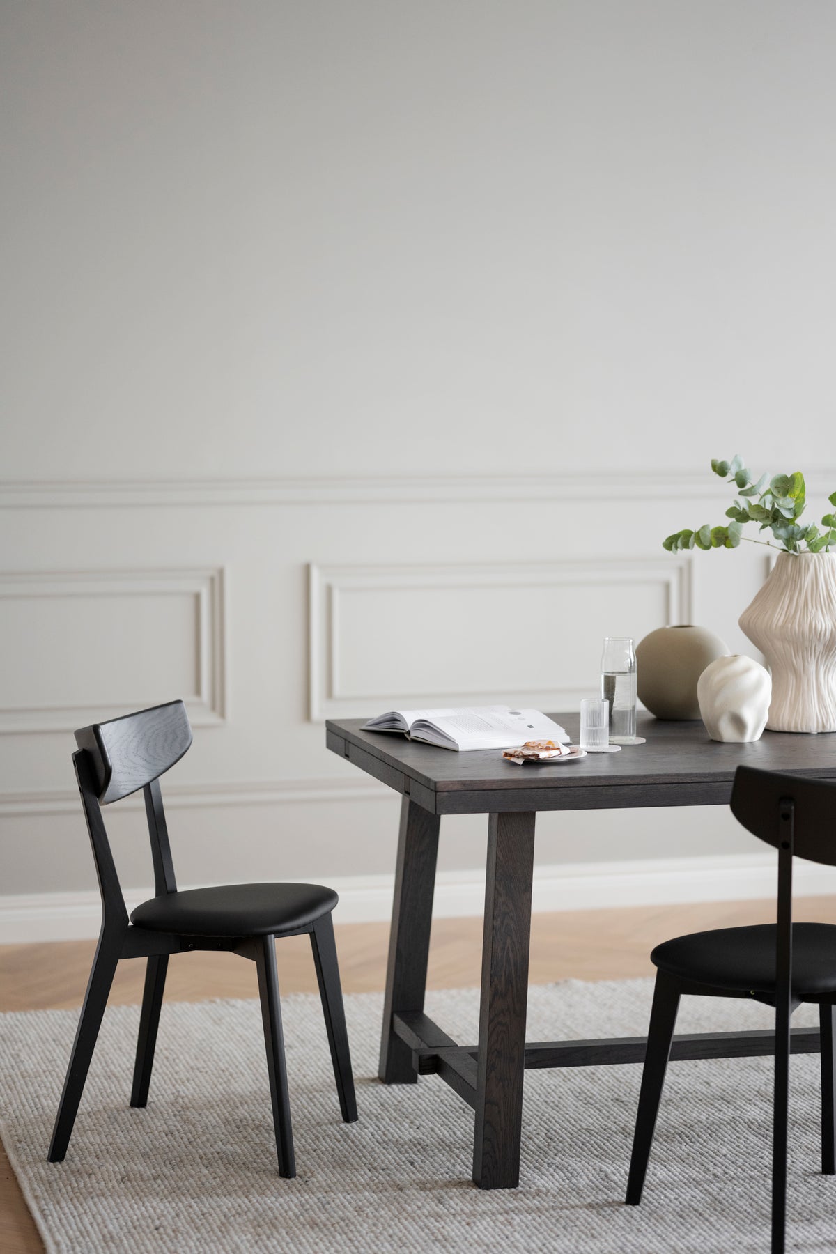 AMI Set of 2 Chairs – black stained oak/ black PU seat – 9