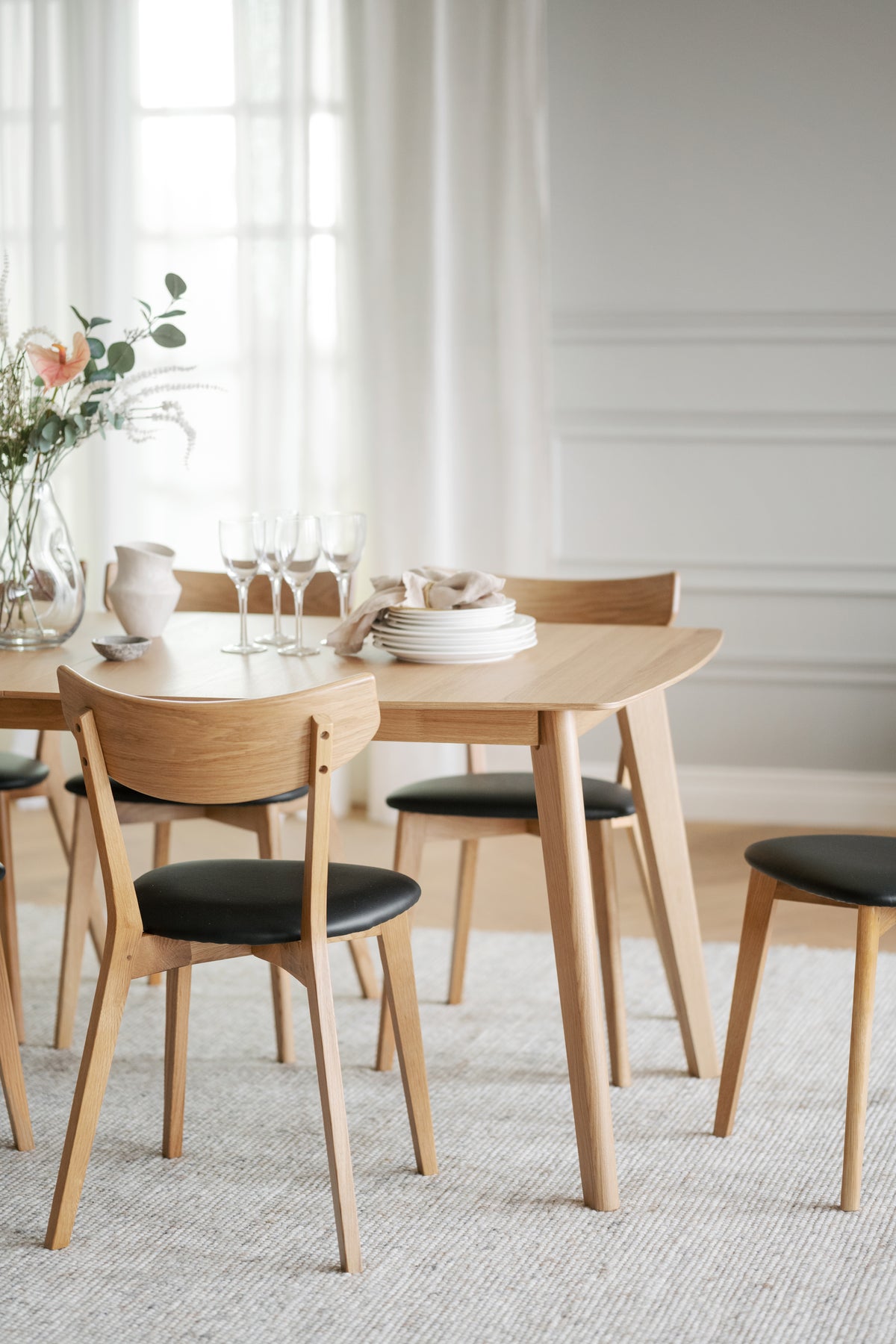 AMI Set of 2 Chairs – lacquered oak/black PU seat – 5