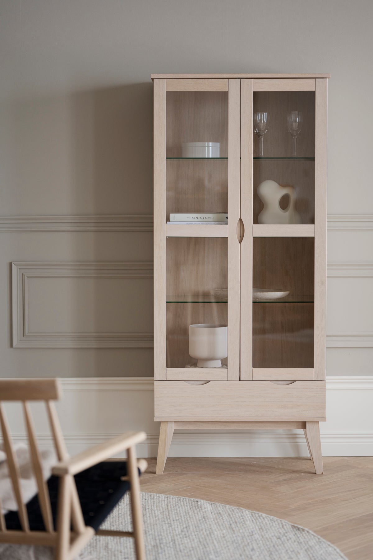 FILIPPA Glass Cabinet with Drawer – Whitewashed Oak – 7