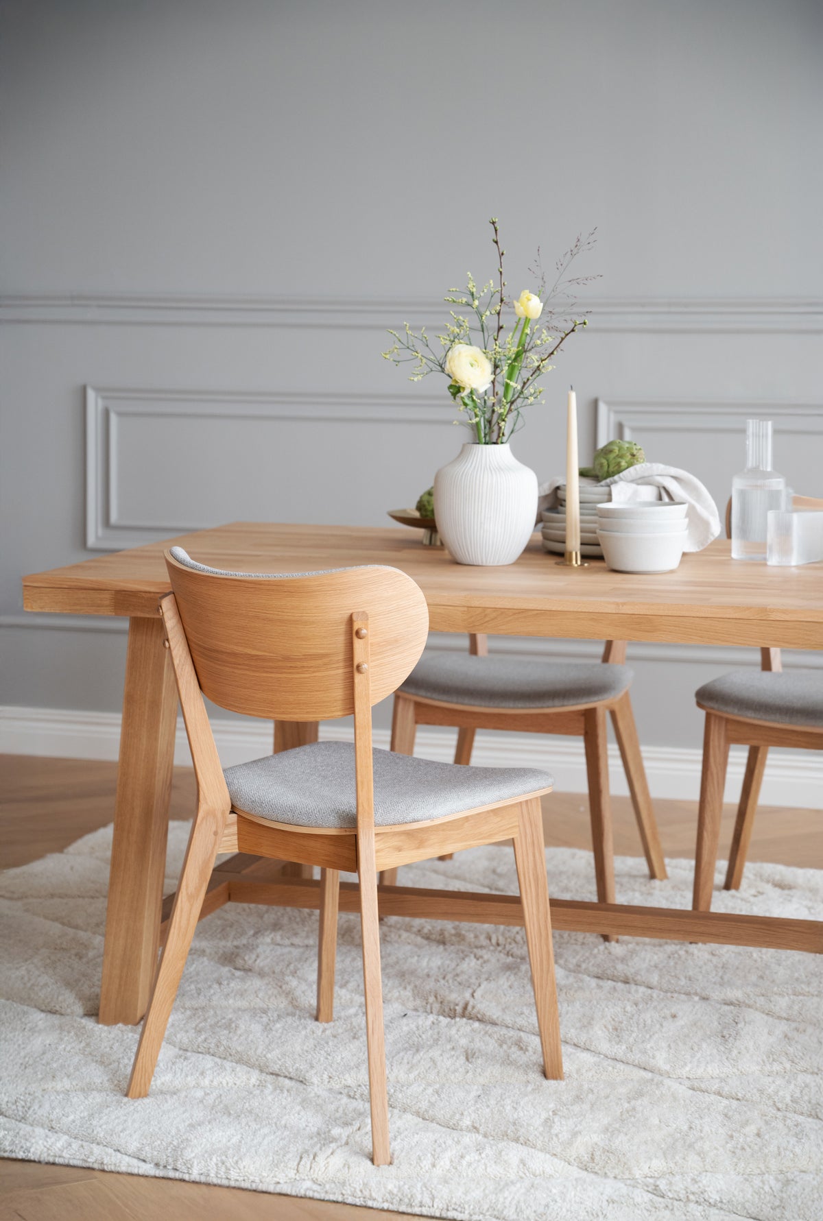 KATO Set of 2 Oak Chairs – lacquered oak/grey beige fabric – 3
