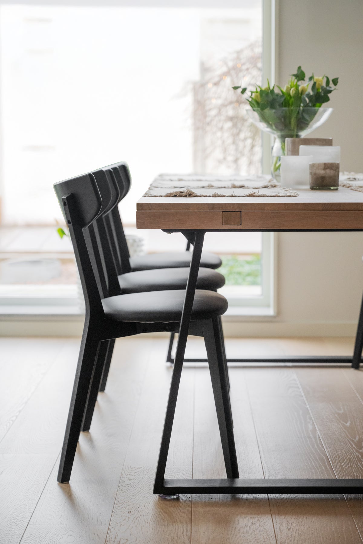 AMI Set of 2 Chairs – black stained oak/ black PU seat – 7