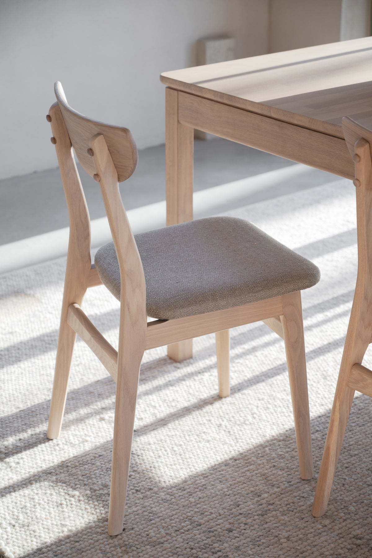 RODHAM Set of 2 Chairs – white wash oak/grey beige – 5