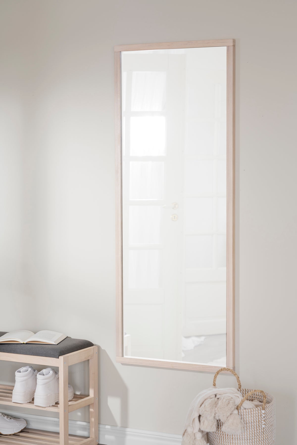 Confetti Mirror 150 x 60 cm – Whitewash Oak – room setting