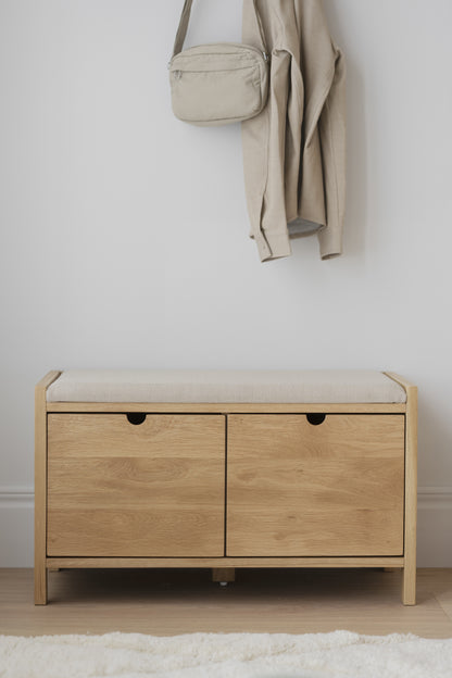 Hillmond Hallway Bench with Drawers – Oak – room setting