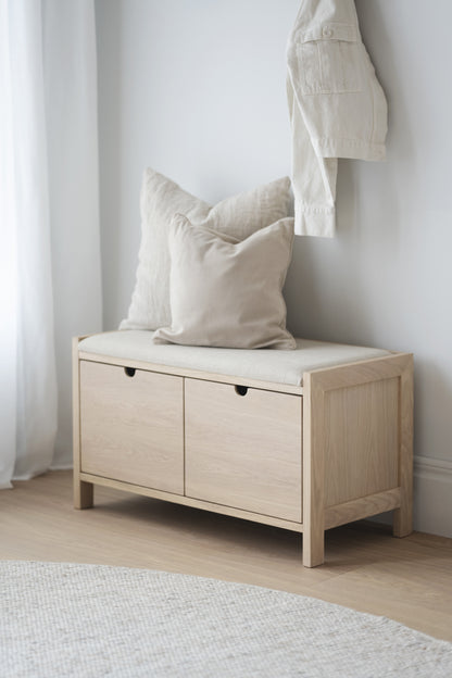 Hillmond Hallway Bench with Drawers – Whitewash Oak – room setting