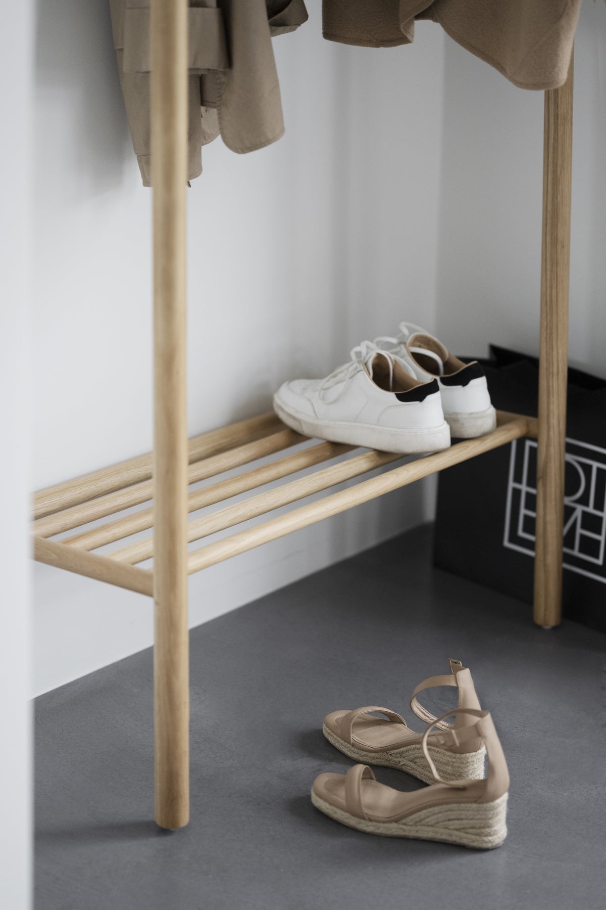 MILFORD Clothes Hanger – Oak – 4