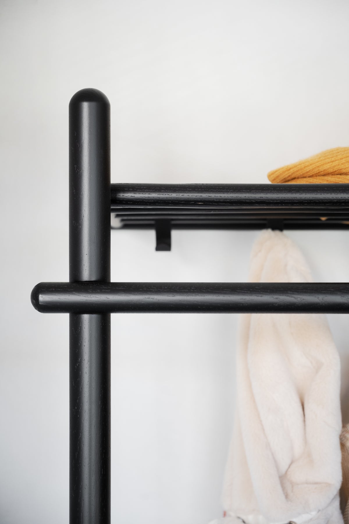 MILFORD Clothes Hanger – Black – 5