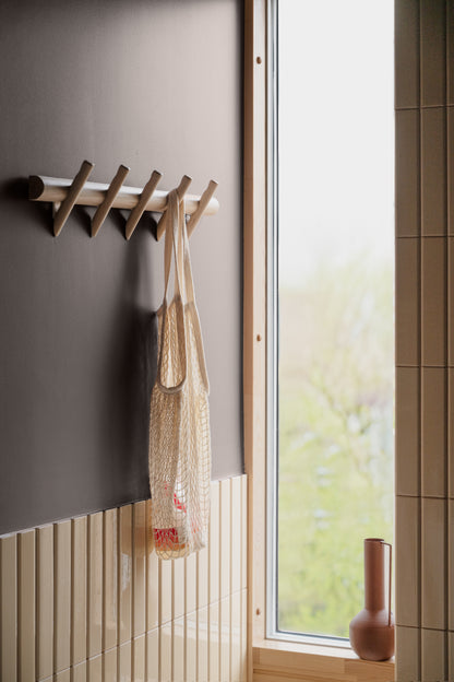 Hillmond Hook Rail 65 cm – Whitewash Oak – room setting