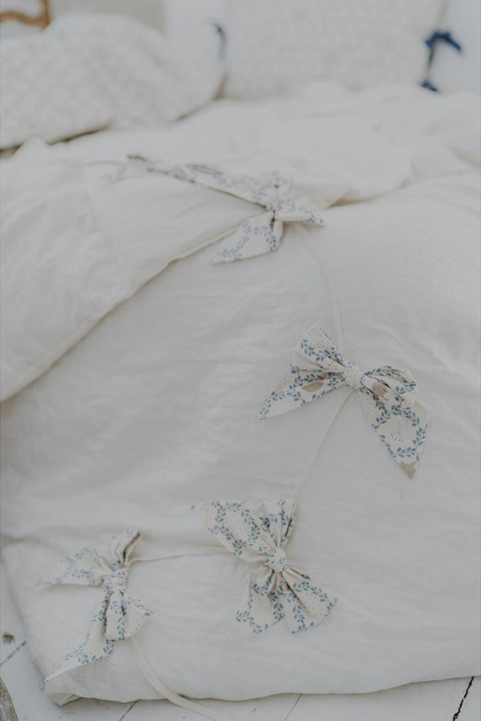 Blue Cottage Bow Garland by Malomi Kids