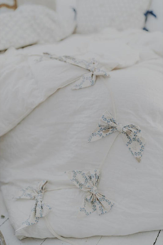 Blue Cottage Bow Garland by Malomi Kids