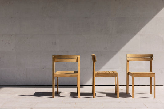 Laknäs teak dining chairs at the table