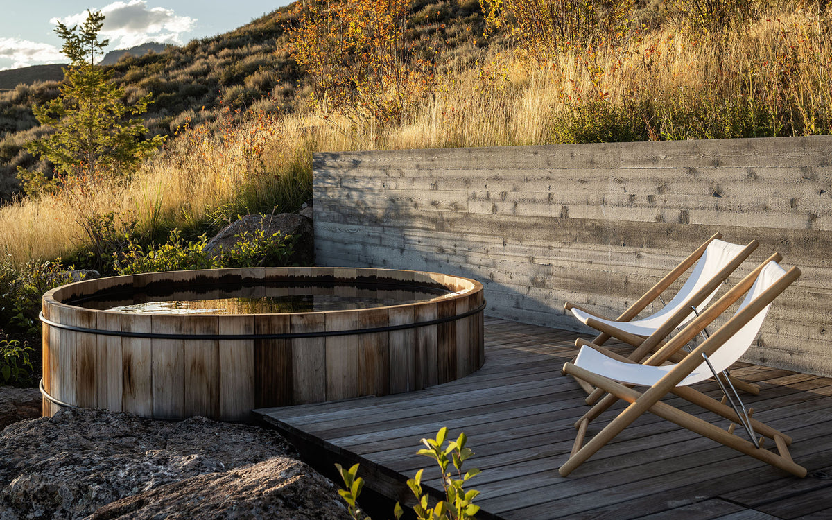 H25 lounge chairs outdoors