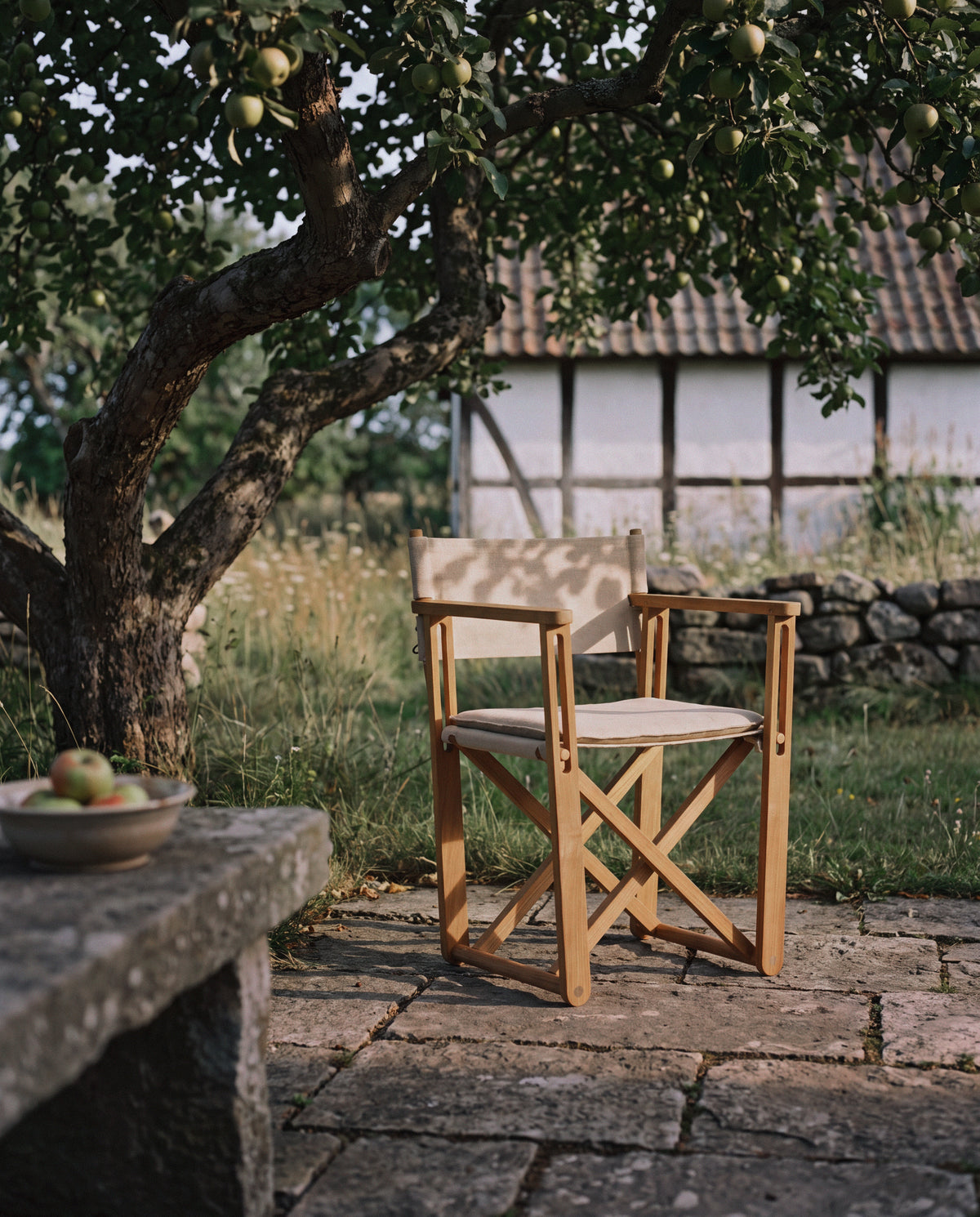 Kryss chairs in a garden
