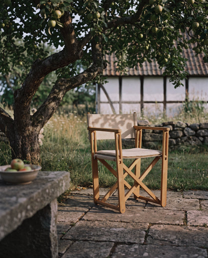 Kryss chairs in a garden