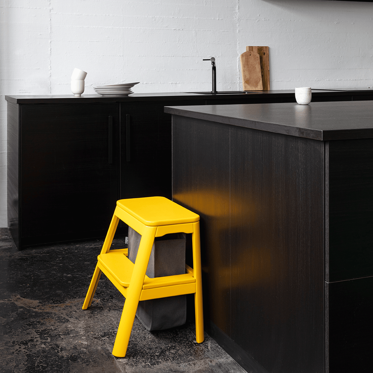 STEP IT UP Step Stool