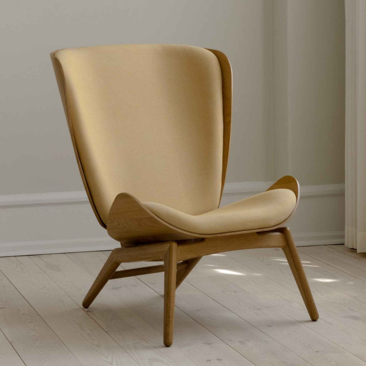 THE READER Lounge Chair