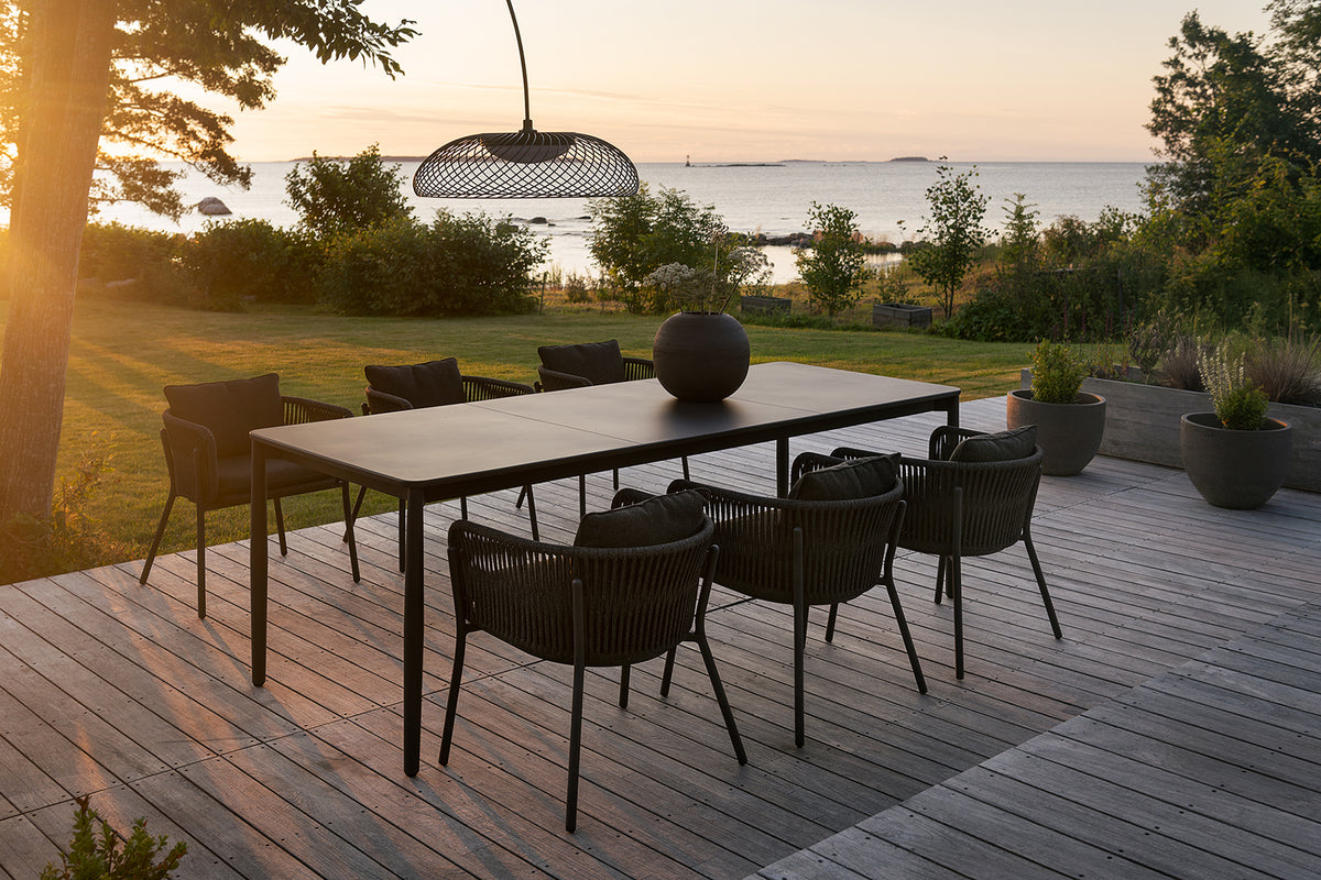 Tira armchair outdoors