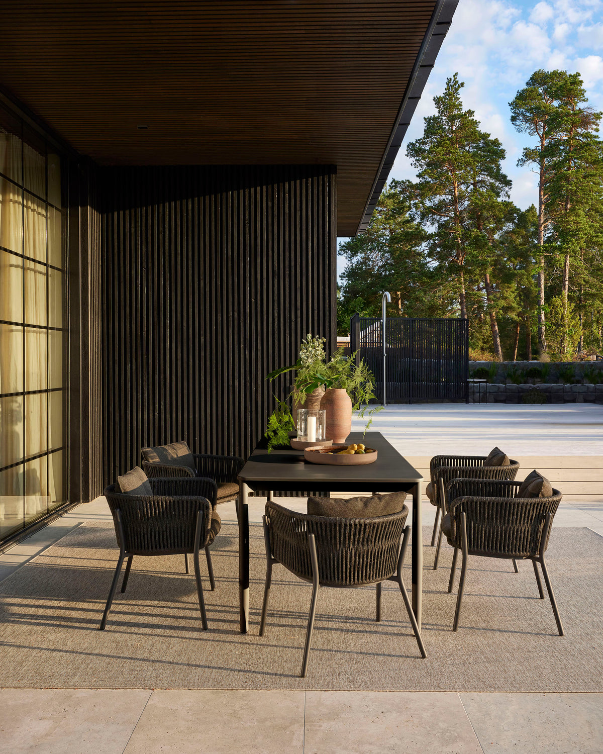 Tira dining set