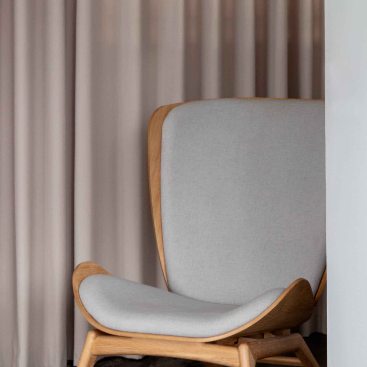 THE READER Lounge Chair
