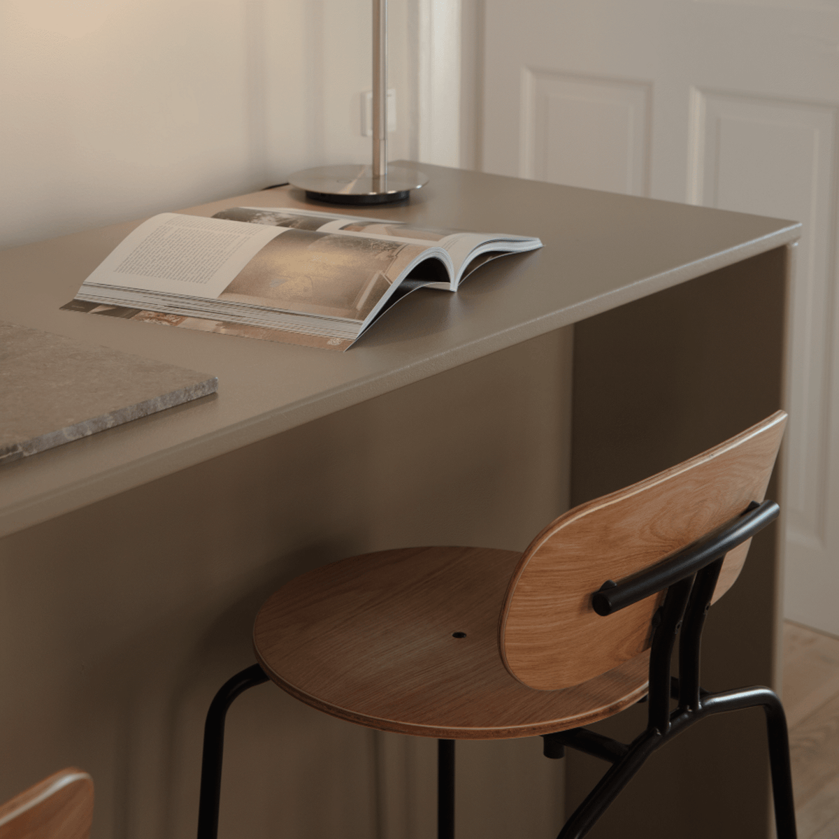 CURIOUS Bar Stool