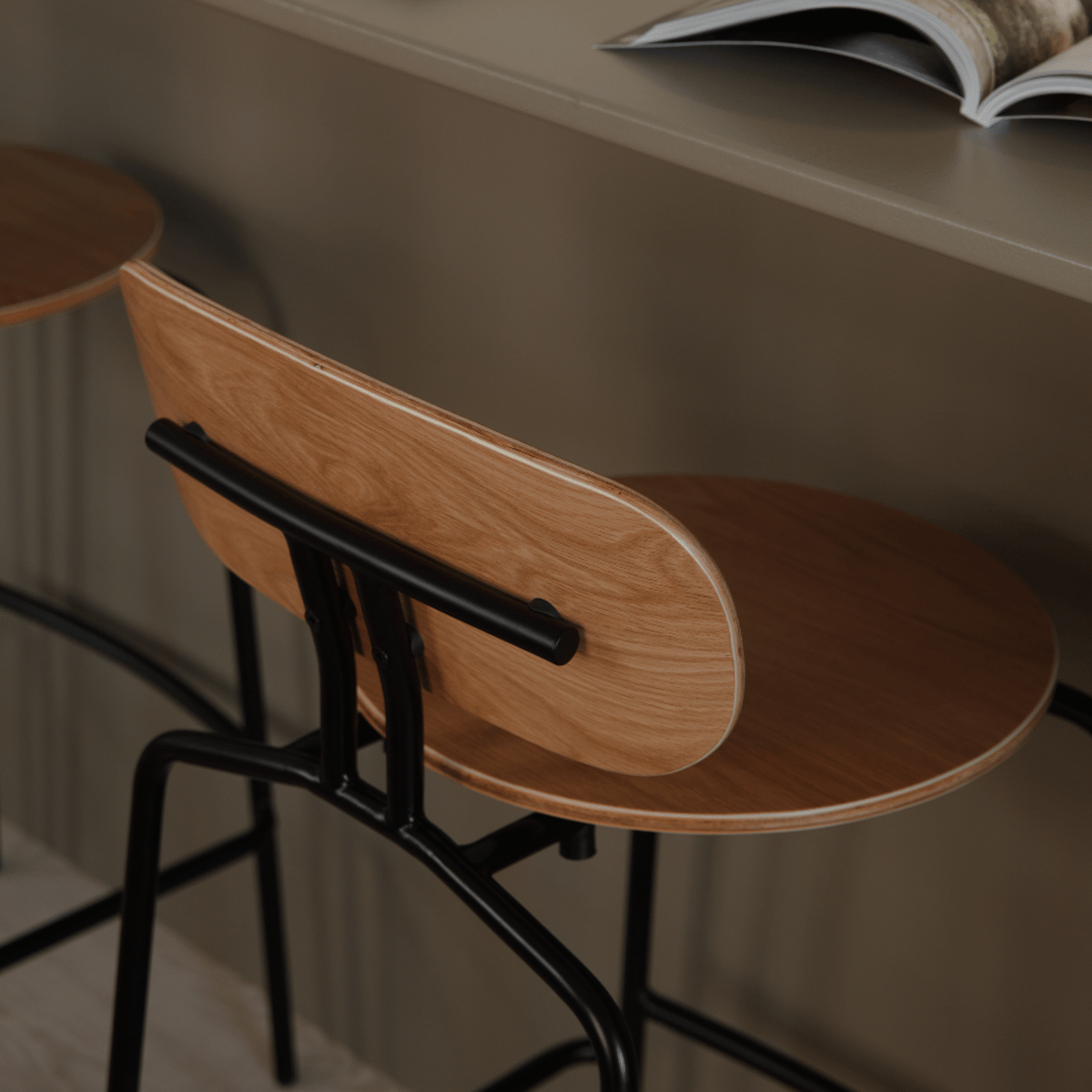 CURIOUS Bar Stool