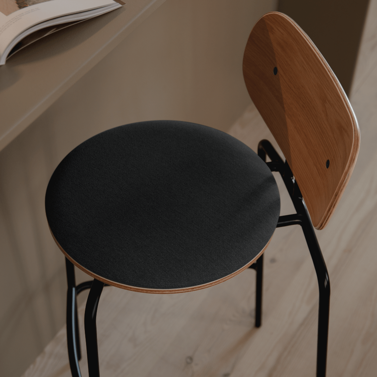 CURIOUS Bar Stool
