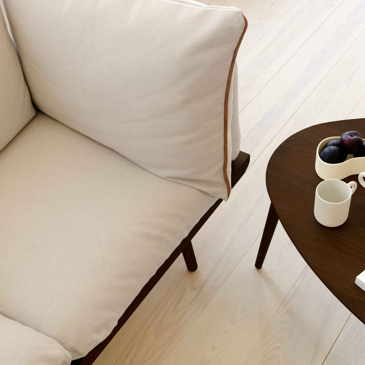 LOUNGE AROUND 1.5-SEATER Sofa