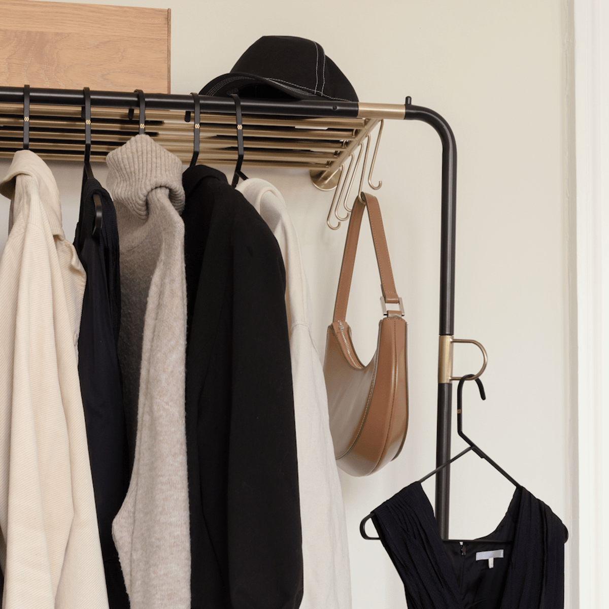 LEAN ON ME Clothes Rack