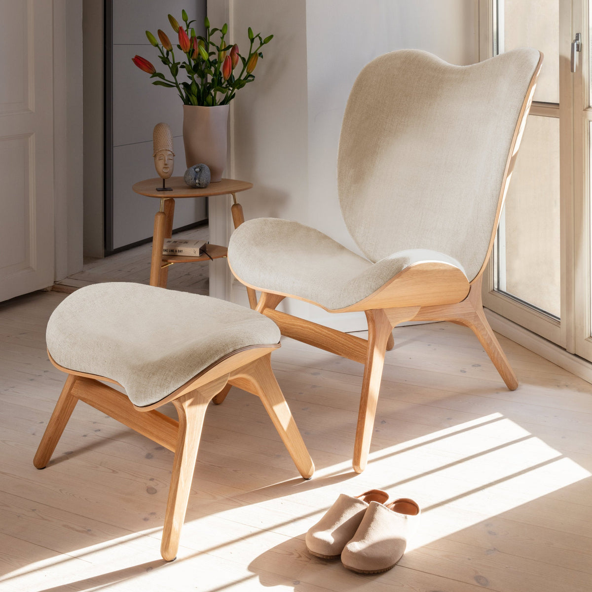 A CONVERSATION PIECE TALL Lounge Chair
