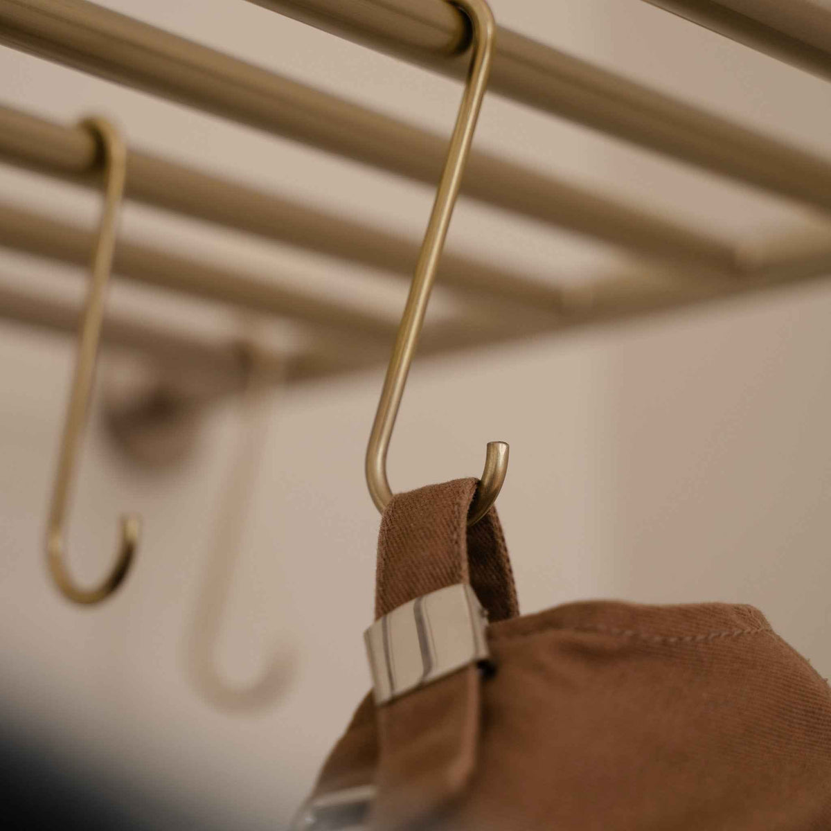 LEAN ON ME Clothes Rack