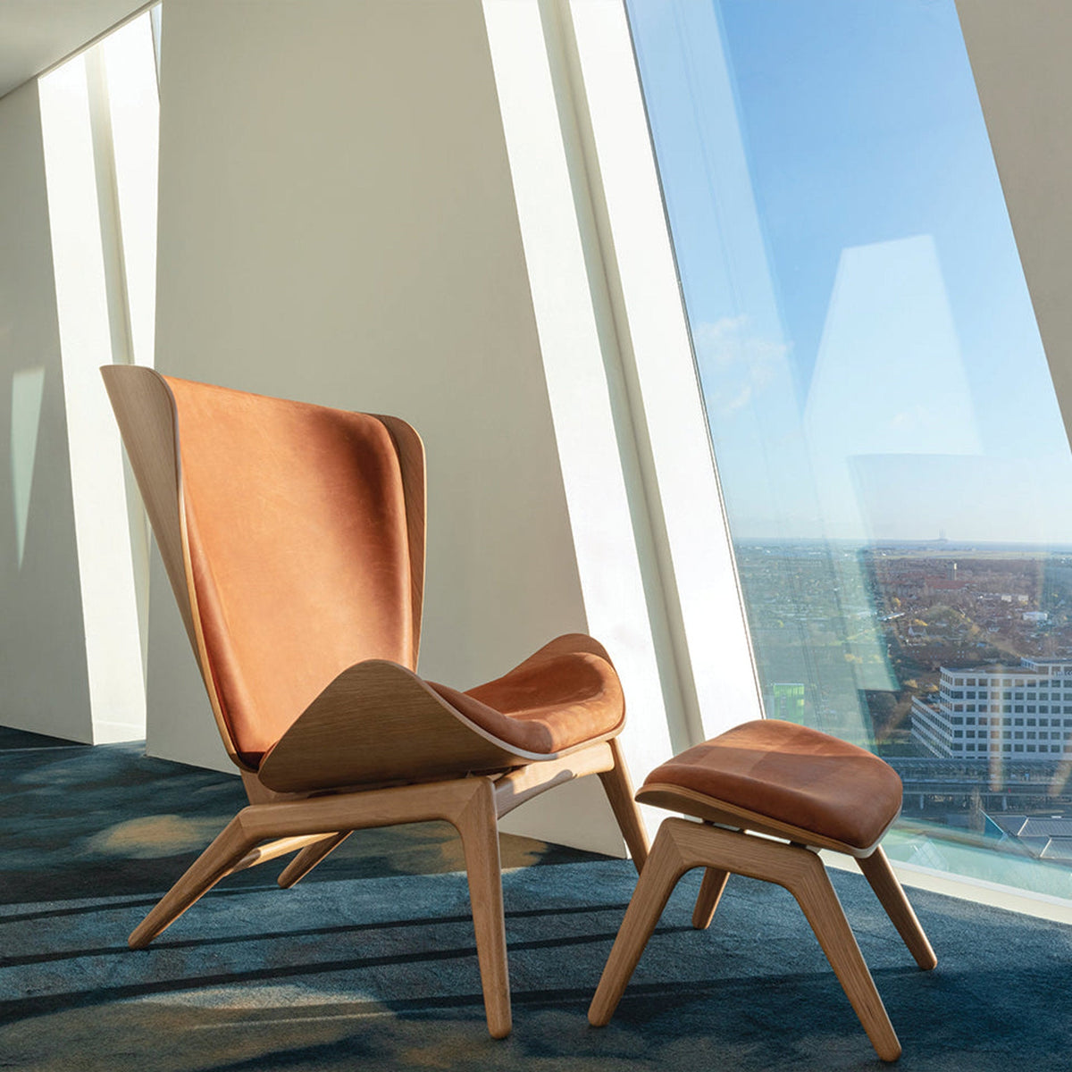 THE READER Lounge Chair