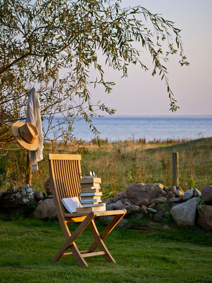 Viken teak folding chairs in a setting