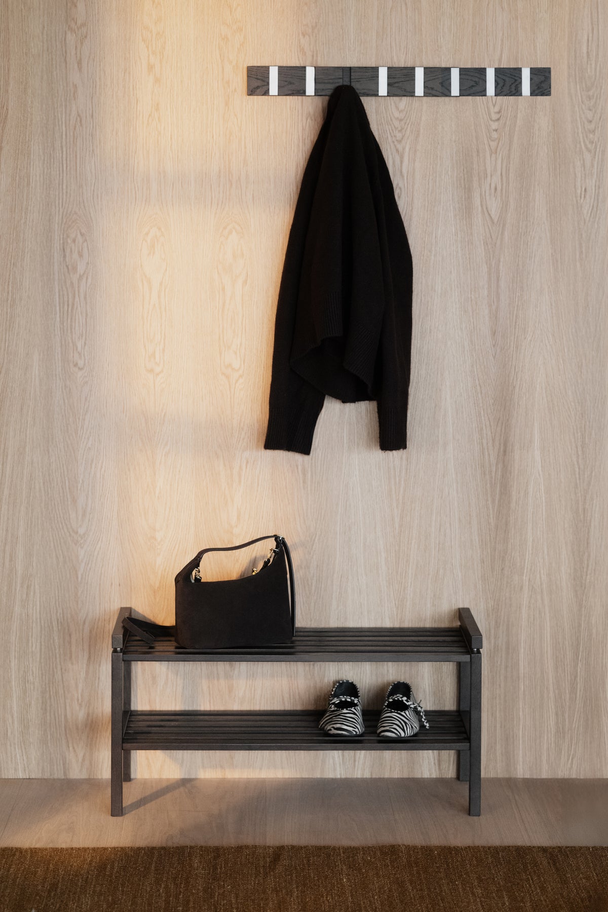 Confetti Hook Rail 70 cm – Brown Oak – room setting