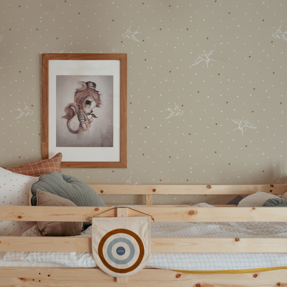Swallows on beige Wallpaper