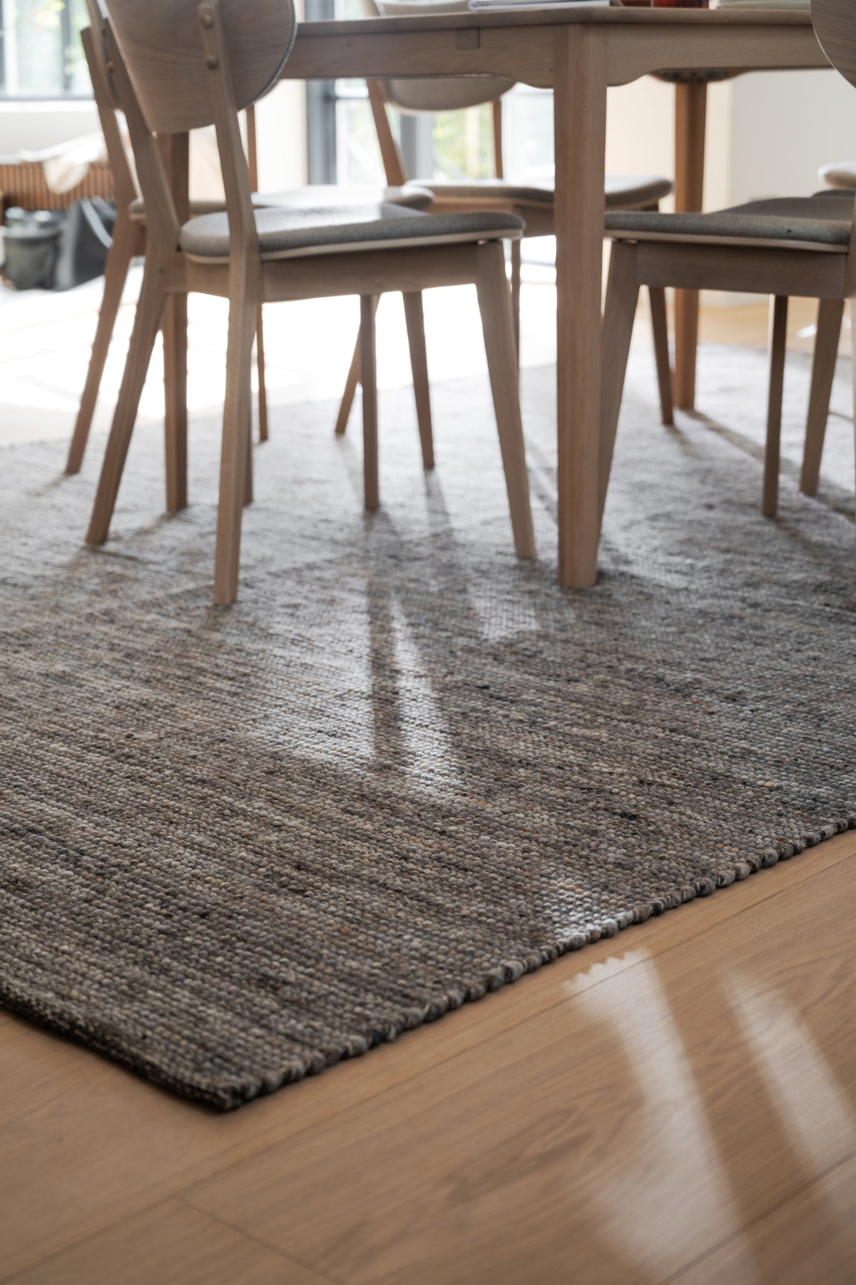 Donegal Wool Rug 240 x 340 cm – room setting